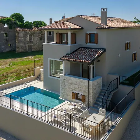 Villa Skraline For 6 People Near Umag With Salt-water Private Pool *