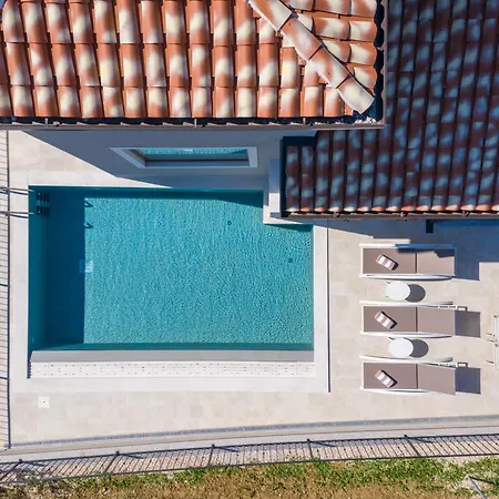 Skraline For 6 People Near Umag With Salt-water Private Pool Krasica (Istria)